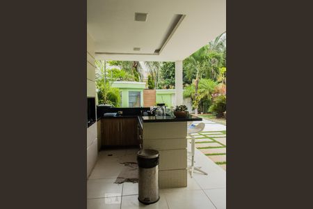 Casa de condomínio para alugar com 400m², 4 quartos e 4 vagas Casa de condomínio para alugar com 400m², 4 quartos e 4 vagasEntrada