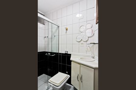 Banheiro da Suíte de casa para alugar com 2 quartos, 90m² em Vila Arcadia, São Paulo