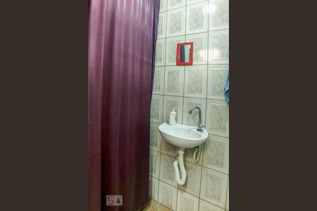 Casa à venda com 180m², 3 quartos e 1 vaga Casa à venda com 180m², 3 quartos e 1 vagaBanheiro de Serviço