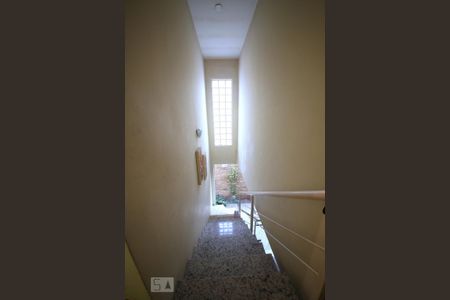 Casa à venda com 176m², 3 quartos e 2 vagasAcesso ao Piso Superior