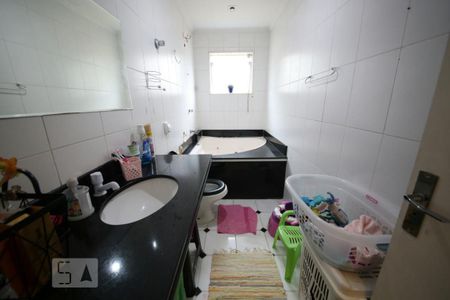 Casa à venda com 176m², 3 quartos e 2 vagasSuíte - Banheiro