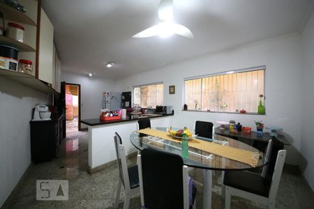 Casa à venda com 176m², 3 quartos e 2 vagasCopa - Cozinha