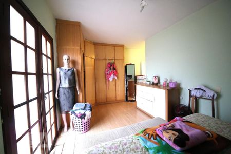 Casa à venda com 176m², 3 quartos e 2 vagasSuíte