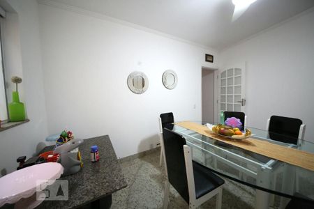 Casa à venda com 176m², 3 quartos e 2 vagasCopa