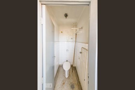 Apartamento à venda com 115m², 2 quartos e sem vaga Apartamento à venda com 115m², 2 quartos e sem vagaBanheiro de Serviço