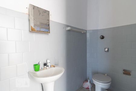 Banheiro de apartamento à venda com 1 quarto, 53m² em Navegantes, Porto Alegre