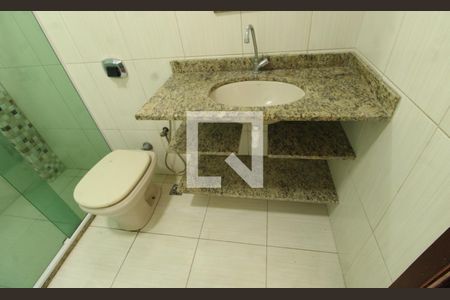 Banheiro de casa para alugar com 2 quartos, 96m² em Irajá, Rio de Janeiro