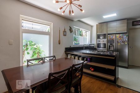 Casa à venda com 190m², 2 quartos e 2 vagas Casa à venda com 190m², 2 quartos e 2 vagasCozinha