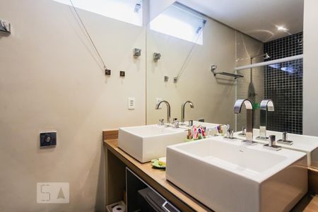 Casa à venda com 190m², 2 quartos e 2 vagas Casa à venda com 190m², 2 quartos e 2 vagasBanheiro Suíte 1