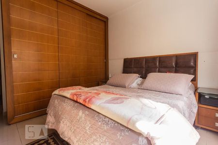 Casa à venda com 366m², 6 quartos e 5 vagasQuarto 3 - Armários