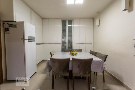 Casa à venda com 366m², 6 quartos e 5 vagasCopa