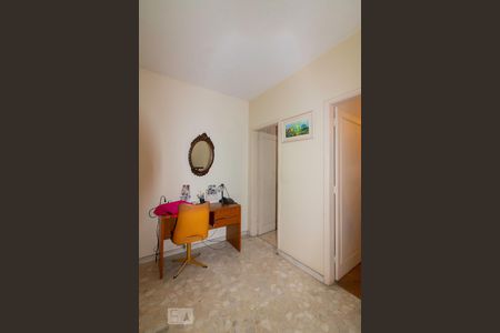 Casa à venda com 220m², 3 quartos e 2 vagas Casa à venda com 220m², 3 quartos e 2 vagasCorredor Quartos