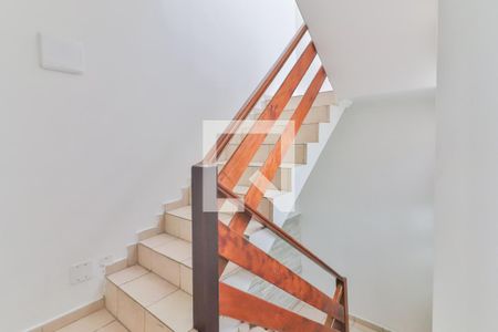 Casa para alugar com 100m², 3 quartos e 1 vaga Casa para alugar com 100m², 3 quartos e 1 vagaEscadas
