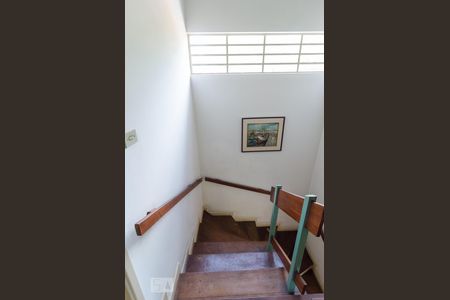 Casa à venda com 350m², 3 quartos e 2 vagasEscadas