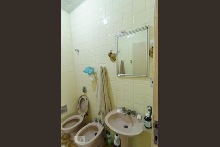 Casa à venda com 350m², 3 quartos e 2 vagasBanheiro