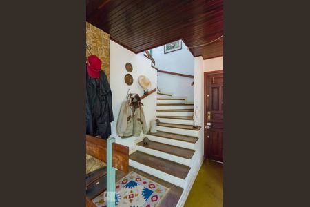 Escadas de casa à venda com 3 quartos, 350m² em Planalto Paulista, São Paulo