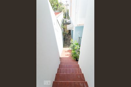 Casa à venda com 350m², 3 quartos e 2 vagasEscadas