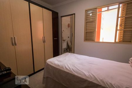 Casa à venda com 150m², 3 quartos e 4 vagasQuarto Suíte 2