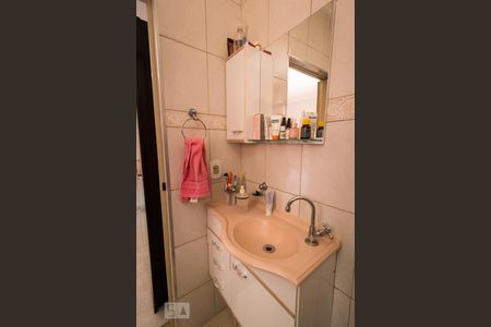 Casa à venda com 150m², 3 quartos e 4 vagasBanheiro da Suíte 2