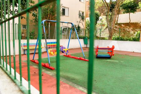 Apartamento para alugar com 50m², 2 quartos e 1 vaga Apartamento para alugar com 50m², 2 quartos e 1 vagaÁrea Comum - Playground
