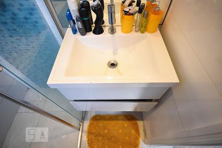 Apartamento à venda com 317m², 4 quartos e 5 vagasPia do banheiro da suíte 1