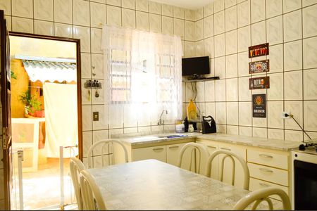 Casa à venda com 282m², 6 quartos e 5 vagasCasa2 Cozinha Entrada