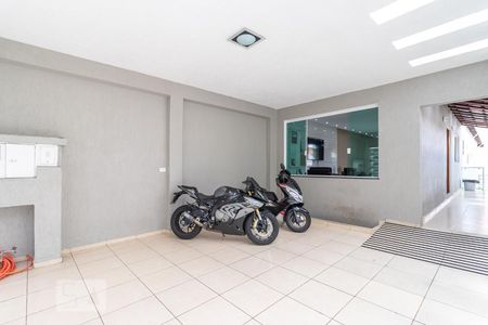 Casa à venda com 280m², 4 quartos e 2 vagas Casa à venda com 280m², 4 quartos e 2 vagasGaragem