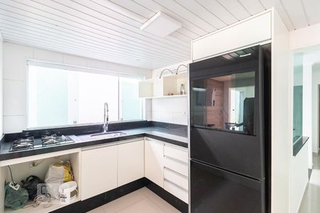 Casa à venda com 280m², 4 quartos e 2 vagas Casa à venda com 280m², 4 quartos e 2 vagasCozinha 2