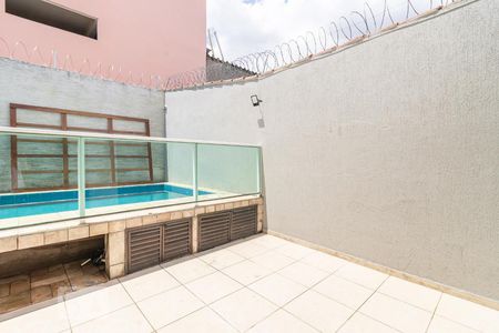 Casa à venda com 280m², 4 quartos e 2 vagas Casa à venda com 280m², 4 quartos e 2 vagasPiscina