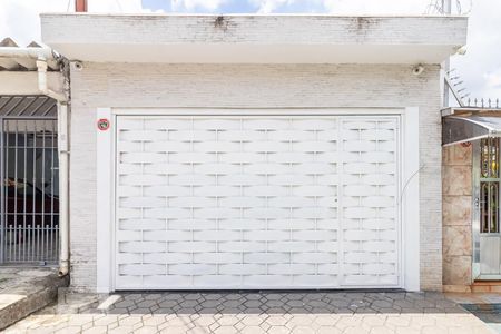 Casa à venda com 280m², 4 quartos e 2 vagas Casa à venda com 280m², 4 quartos e 2 vagasFachada