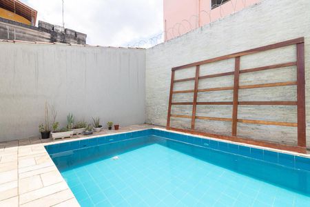 Casa à venda com 280m², 4 quartos e 2 vagas Casa à venda com 280m², 4 quartos e 2 vagasPiscina