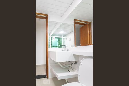 Casa à venda com 280m², 4 quartos e 2 vagas Casa à venda com 280m², 4 quartos e 2 vagasBanheiro 3