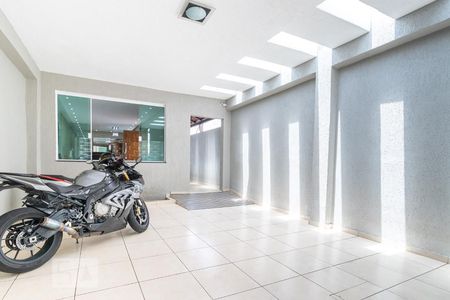 Casa à venda com 280m², 4 quartos e 2 vagas Casa à venda com 280m², 4 quartos e 2 vagasGaragem
