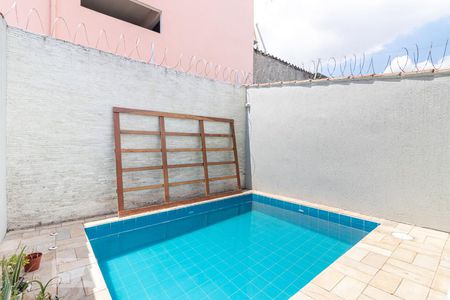 Casa à venda com 280m², 4 quartos e 2 vagas Casa à venda com 280m², 4 quartos e 2 vagasPiscina
