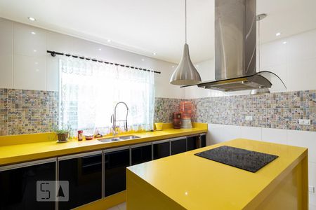 Casa à venda com 280m², 4 quartos e 2 vagas Casa à venda com 280m², 4 quartos e 2 vagasCozinha