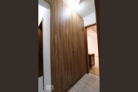 Corredor de apartamento para alugar com 3 quartos, 88m² em Jardim Goiás, Goiânia