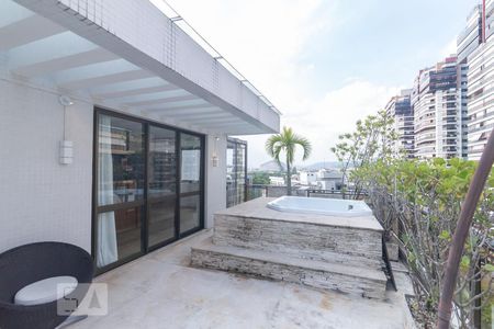 Apartamento à venda com 200m², 1 quarto e 2 vagasVaranda