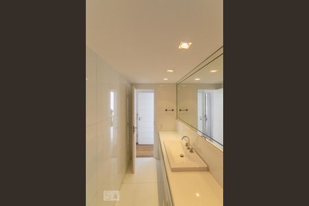 Apartamento à venda com 200m², 1 quarto e 2 vagasBanheiro da Suíte