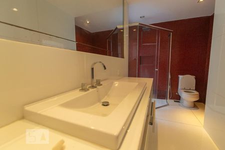 Apartamento à venda com 200m², 1 quarto e 2 vagasBanheiro da Suíte