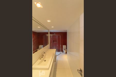 Apartamento à venda com 200m², 1 quarto e 2 vagasBanheiro da Suíte