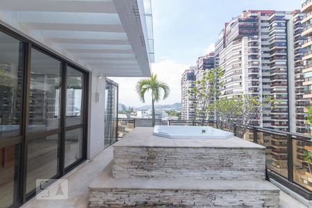 Apartamento à venda com 200m², 1 quarto e 2 vagasVaranda