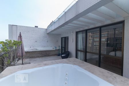 Apartamento à venda com 200m², 1 quarto e 2 vagasVaranda