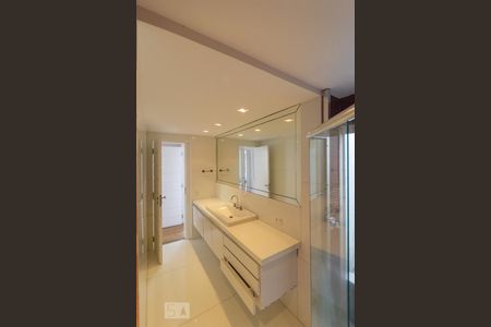 Apartamento à venda com 200m², 1 quarto e 2 vagasBanheiro da Suíte