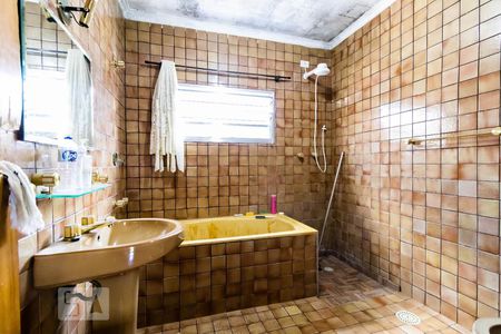 Casa à venda com 204m², 6 quartos e 1 vaga Casa à venda com 204m², 6 quartos e 1 vagaBanheiro da Suíte