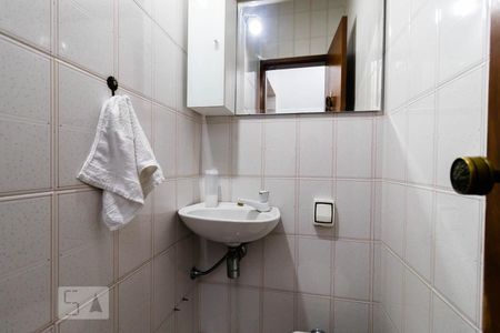 Casa à venda com 204m², 6 quartos e 1 vaga Casa à venda com 204m², 6 quartos e 1 vagaLavabo