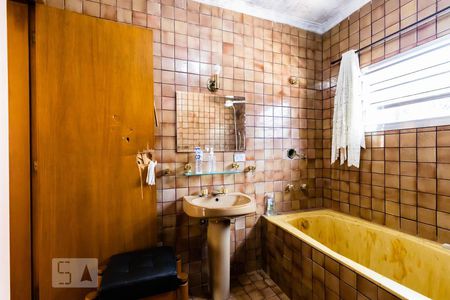 Casa à venda com 204m², 6 quartos e 1 vaga Casa à venda com 204m², 6 quartos e 1 vagaBanheiro da Suíte