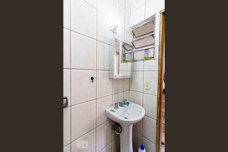 Casa à venda com 204m², 6 quartos e 1 vaga Casa à venda com 204m², 6 quartos e 1 vagaBanheiro do Corredor