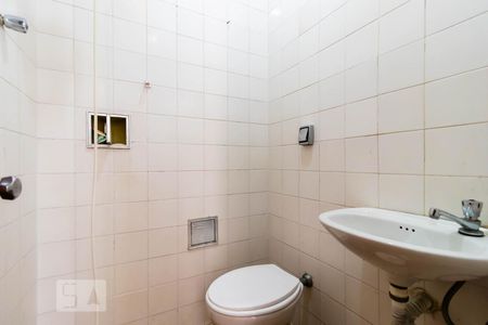 Casa à venda com 204m², 6 quartos e 1 vaga Casa à venda com 204m², 6 quartos e 1 vagaBanheiro de Serviço