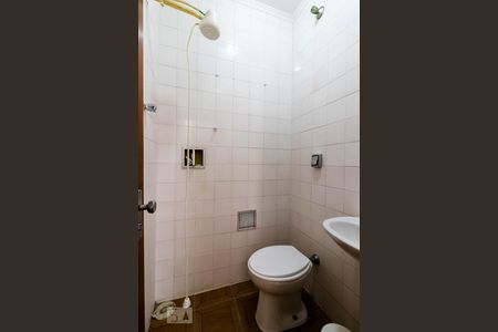 Casa à venda com 204m², 6 quartos e 1 vaga Casa à venda com 204m², 6 quartos e 1 vagaBanheiro de Serviço