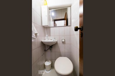 Casa à venda com 204m², 6 quartos e 1 vaga Casa à venda com 204m², 6 quartos e 1 vagaLavabo